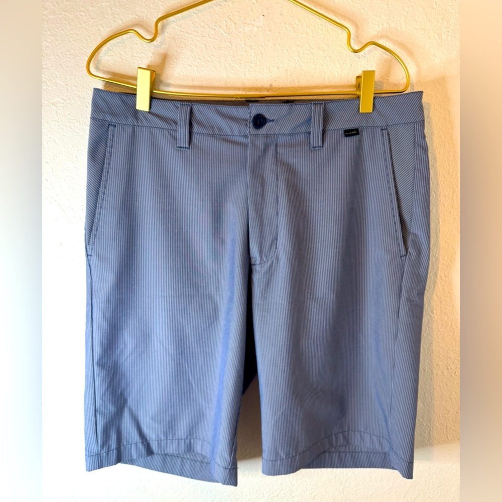 Travis Mathew Golf Short Size 32, EUC